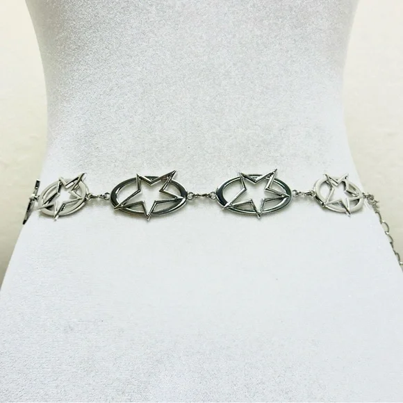 Silver star belt with lobster clasp and chain detail - Picture 2 of 3
